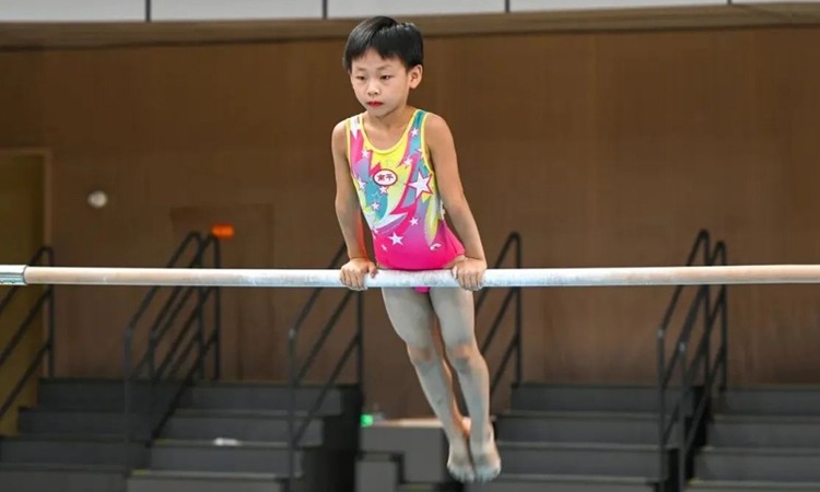 哈利伯顿半场送出11次助攻，只比湖人全队少2次