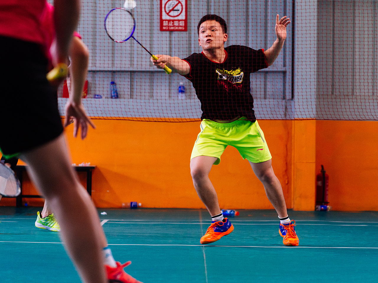 以其敏锐的 以其敏锐的